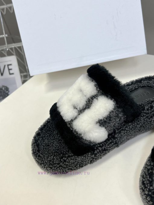 CELINE classic autumn and winter fur mop with numerous internet famous stars planting grass.nwthi5d5 - Image 8