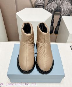 Top tierPRADA's latest runway collection for couples in space cotton boots for autumn and wir6k465hr