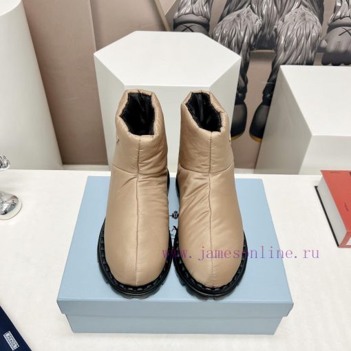 Top tierPRADA's latest runway collection for couples in space cotton boots for autumn and wir6k465hr - Image 2