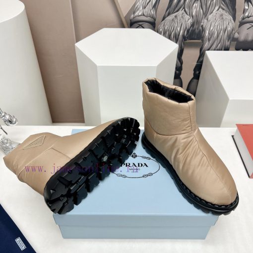 Top tierPRADA's latest runway collection for couples in space cotton boots for autumn and wir6k465hr - Image 10