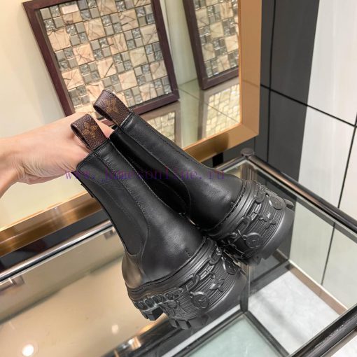 Louis Vuitton 2023 runway show new high-end customized 11 replicas of major celebrity and inviudhio5 - Image 6