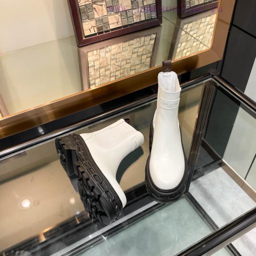 Louis Vuitton 2023 runway show new high-end customized 11 replicas of major celebrity and int0f9fkn7 - Image 9