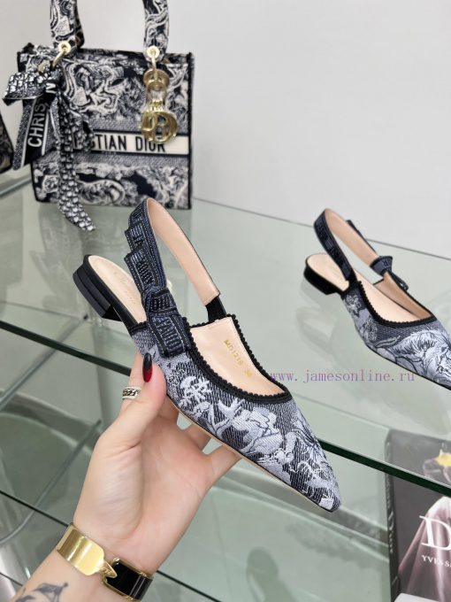 J'ADIOR woven back empty sandals, Dior 2023 Spring/Summer Latest Colors, Garden d'Hiver Jacqb5scene0 - Image 2
