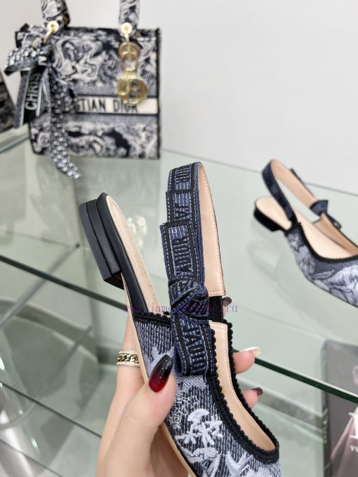 J'ADIOR woven back empty sandals, Dior 2023 Spring/Summer Latest Colors, Garden d'Hiver Jacqb5scene0 - Image 8