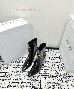 Versace is a top tier brand that is loved by many celebrities such as Gigi, Kendou, Miranda,li4a0d6m