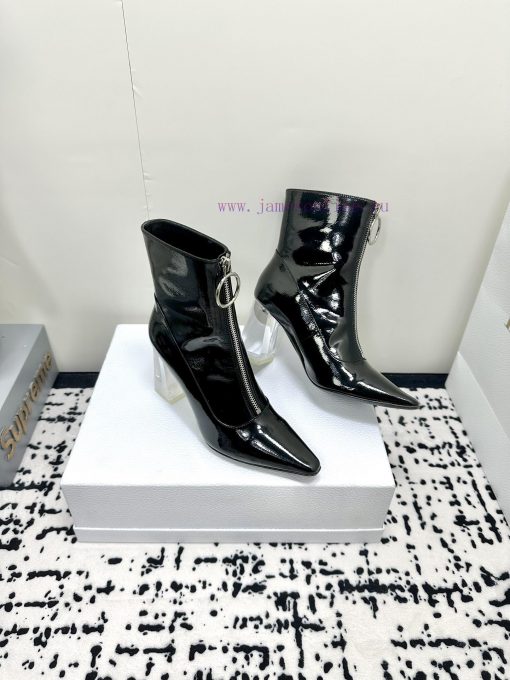 Versace is a top tier brand that is loved by many celebrities such as Gigi, Kendou, Miranda,li4a0d6m - Image 4