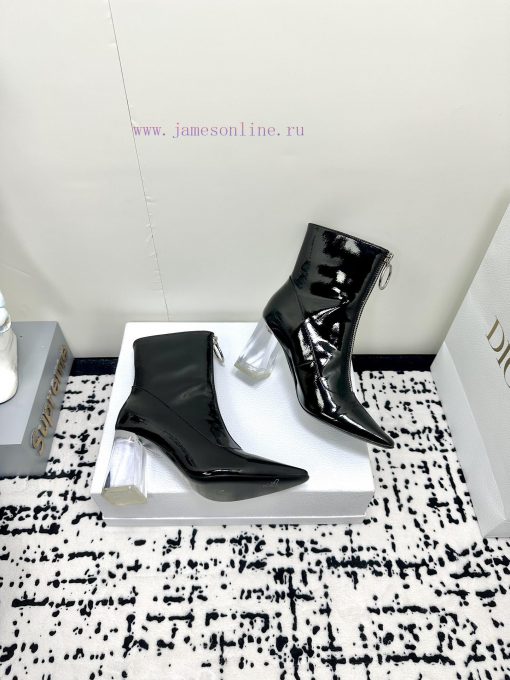 Versace is a top tier brand that is loved by many celebrities such as Gigi, Kendou, Miranda,li4a0d6m - Image 5