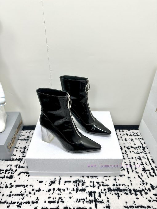 Versace is a top tier brand that is loved by many celebrities such as Gigi, Kendou, Miranda,li4a0d6m - Image 6