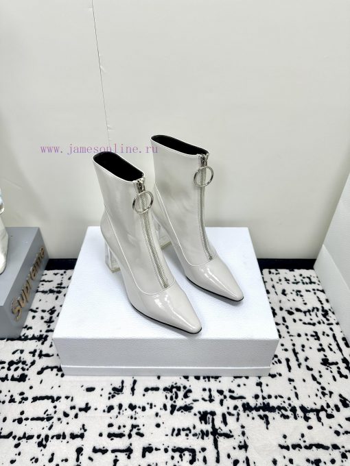 Versace is a top tier brand that is loved by many celebrities such as Gigi, Kendou, Miranda,72c7kaea - Image 3
