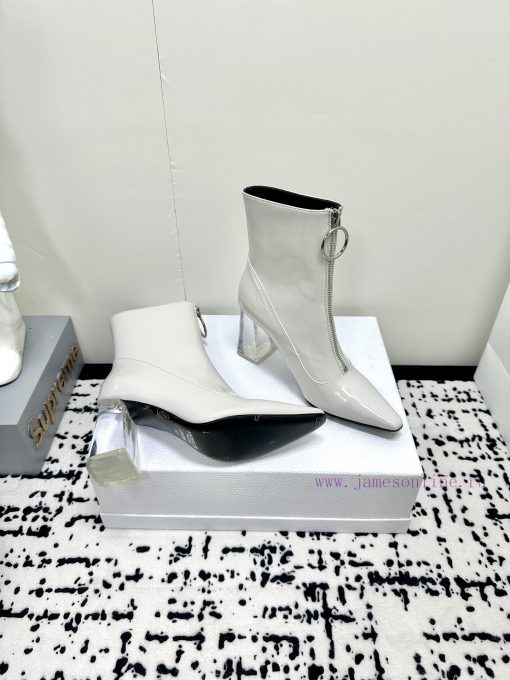 Versace is a top tier brand that is loved by many celebrities such as Gigi, Kendou, Miranda,72c7kaea - Image 6