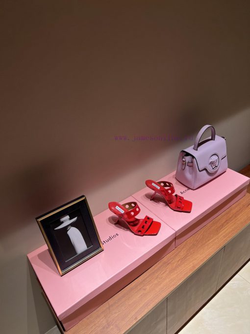The mostALA ࠖ A | HIGH LOVE High HeelsALAÏA | HIGH LOVEThe pair of high heels that every onl3xerenpa