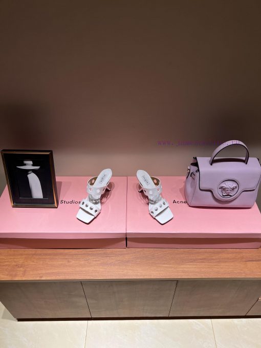 The mostALA ࠖ A | HIGH LOVE High HeelsALAÏA | HIGH LOVEThe pair of high heels that every onlbpixvybn - Image 4