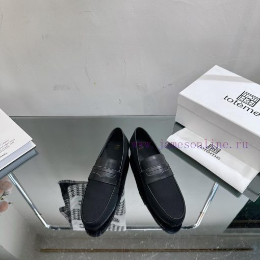 TOTEM's niche brand has launched a new round toe loafers series———————————The simple color s5g2oljhr