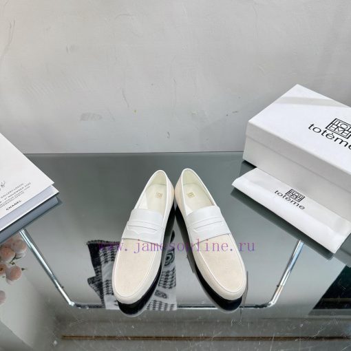 TOTEM's niche brand has launched a new round toe loafers series———————————The simple color s7h4xc1ki