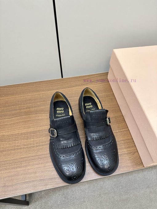 MiuMiu&Church's Co branded Double Button Block ShoesMiu Miu has announced a collaboration wihle43xdt