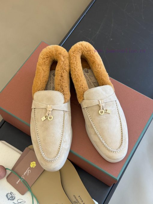 Top version logo pian... a classic fur shoe new color schemeThe price of cabinets has increalocsls10 - Image 4