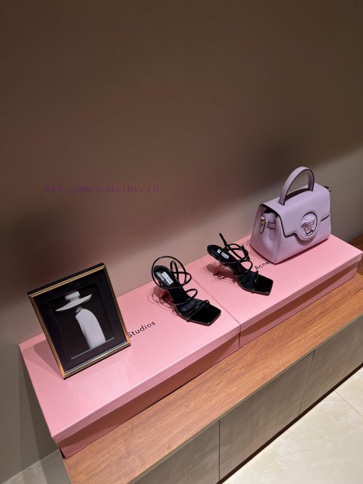 The mostALA ࠖ A | HIGH LOVE High HeelsALAÏA | HIGH LOVEThe pair of high heels that every onlres3sbue