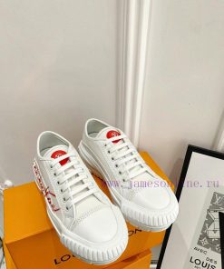 The LV Squad high top sneakers feature a blend of cotton canvas and calf leather trim, with pcpxt65q