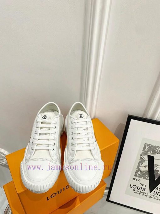 The LV Squad high top sneakers feature a blend of cotton canvas and calf leather trim, with 33o0bja8 - Image 2