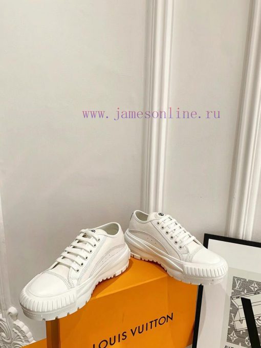 The LV Squad high top sneakers feature a blend of cotton canvas and calf leather trim, with 33o0bja8 - Image 7