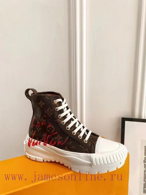 The LV Squad high top sneakers feature a blend of cotton canvas and calf leather trim, with wigkh1a8 - Image 3