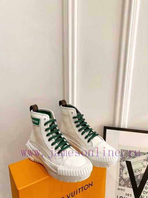 The LV Squad high top sneakers feature a blend of cotton canvas and calf leather trim, with jxmqutn2