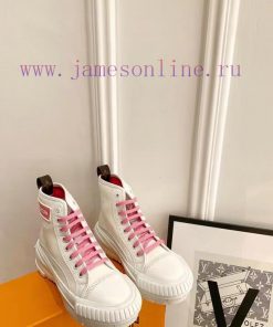 The LV Squad high top sneakers feature a blend of cotton canvas and calf leather trim, with 2vu1irtc