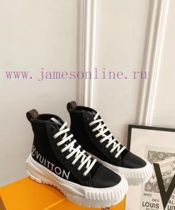 The LV Squad high top sneakers feature a blend of cotton canvas and calf leather trim, with 8wljd5wm