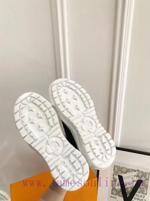 The LV Squad high top sneakers feature a blend of cotton canvas and calf leather trim, with 8wljd5wm - Image 10