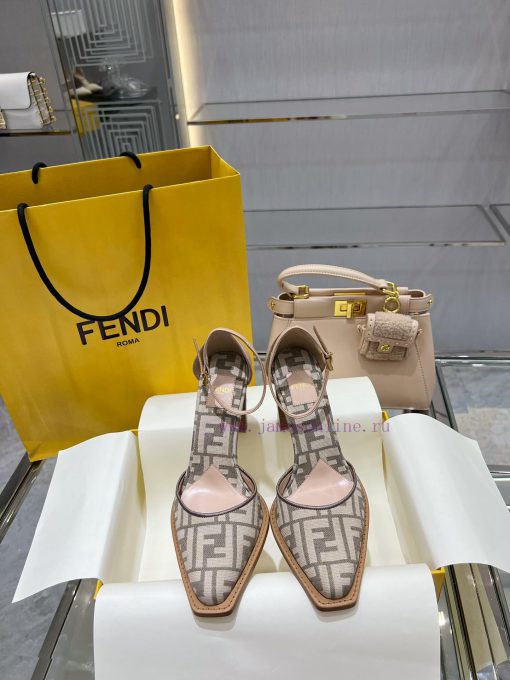 FEND1 2023 runway show, Paris FE * D1 Haute Couture Fall Winter 2022-23, same as Song Hye Kyk682ihtk