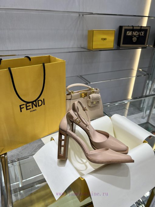 FEND1 2023 runway show, Paris FE * D1 Haute Couture Fall Winter 2022-23, same as Song Hye Kyyqzcfmer - Image 4