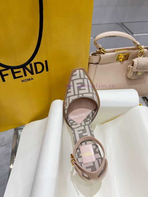 FEND1 2023 runway show, Paris FE * D1 Haute Couture Fall Winter 2022-23, same as Song Hye Kyk682ihtk - Image 8