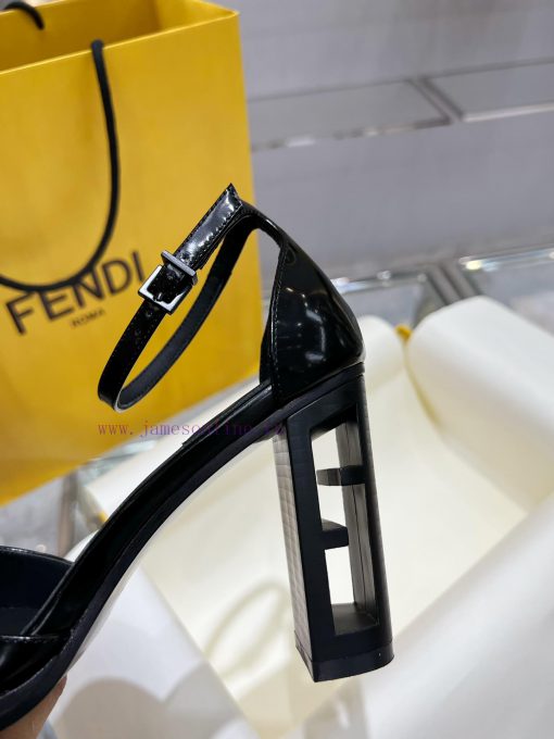 FEND1 2023 runway show, Paris FE * D1 Haute Couture Fall Winter 2022-23, same as Song Hye Kyohdn9c63 - Image 9