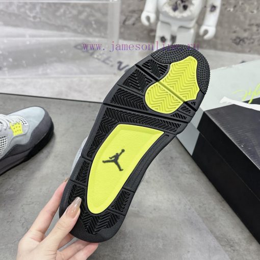 . Air Jordan 4 Sage Sea SaltThe classic mesh window area of the Qiao 4 is sewn with a joint xihbhfed - Image 10