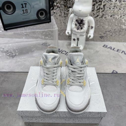 Air Jordan 4 GreyThe classic mesh window area of the Qiao 4 is sewn with a joint label on thj41xxgk4 - Image 2