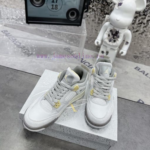 Air Jordan 4 GreyThe classic mesh window area of the Qiao 4 is sewn with a joint label on thj41xxgk4 - Image 4