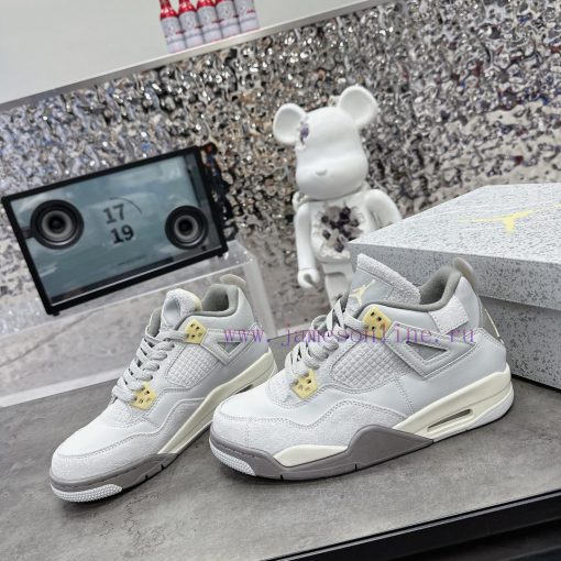 Air Jordan 4 GreyThe classic mesh window area of the Qiao 4 is sewn with a joint label on thj41xxgk4 - Image 5