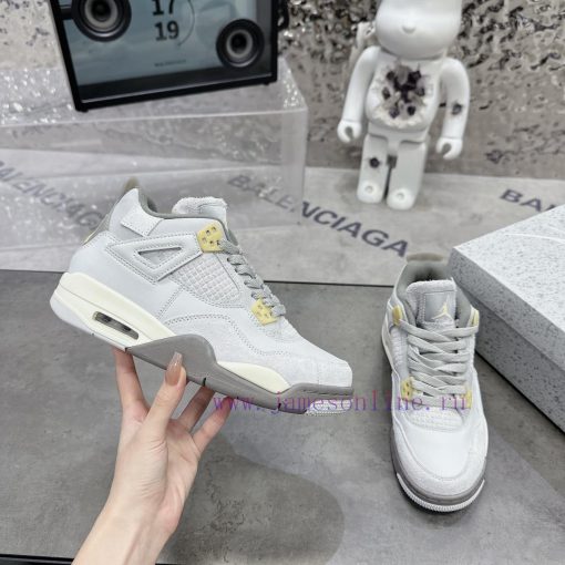 Air Jordan 4 GreyThe classic mesh window area of the Qiao 4 is sewn with a joint label on thj41xxgk4 - Image 6