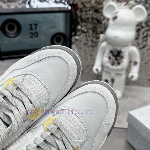 Air Jordan 4 GreyThe classic mesh window area of the Qiao 4 is sewn with a joint label on thj41xxgk4 - Image 9