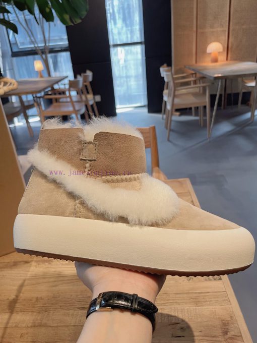 …………UGG and Nike collaborate on snow boots~A small water heater that walks in winterThe fabrr5cfd71z