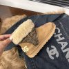 Curled hair UGGUGG. Fur and fur integrated snow boots. I've seen many classic styles and neeq25t094q