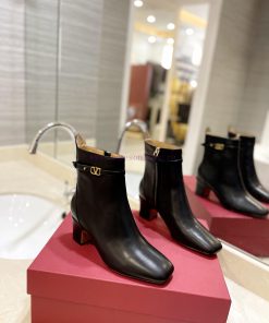 VALENTINO GARAVANI TAN-GO calf leather ankle boots - ankle strap with VLOGO SIGNATURE buckle0au3db2u