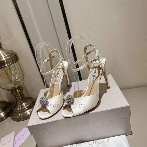 Jimmy Coo is a simple, elegant, and fashionable pair of sandalsOne button high-heeled sandalscmf4h5e - Image 5