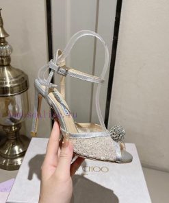 Jimmy Coo is a simple, elegant, and fashionable pair of sandalsOne button high-heeled sandal8ztag8z6