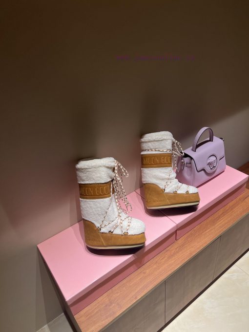 The mostForget about UGG, trendy people are wearing Moon Boot snow bootsIf you find it diffiozy9xa8j - Image 2