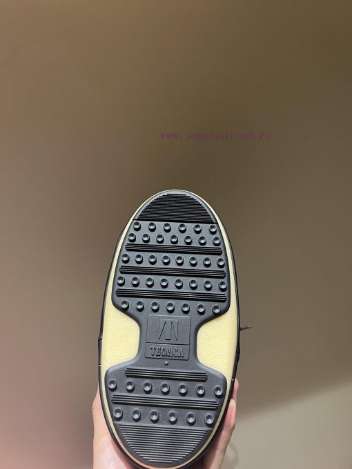 The mostForget about UGG, trendy people are wearing Moon Boot snow bootsIf you find it diffik7s6abpt - Image 9