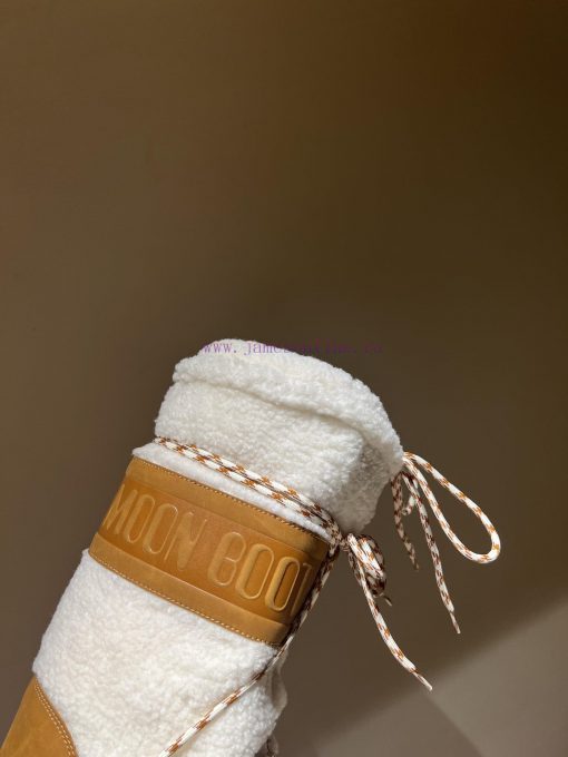 The mostForget about UGG, trendy people are wearing Moon Boot snow bootsIf you find it diffiozy9xa8j - Image 6