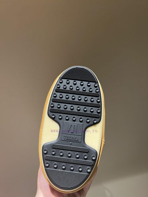 The mostForget about UGG, trendy people are wearing Moon Boot snow bootsIf you find it diffiozy9xa8j - Image 9