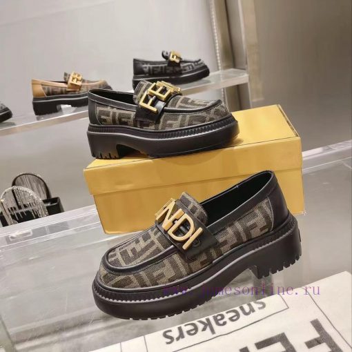 Fendi Domino loafers feature a single kick design with black leather and cowhide material inxodvj72c - Image 6