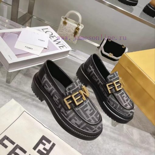Fendi Domino loafers feature a single kick design with black leather and cowhide material ingbv8u9p3 - Image 3
